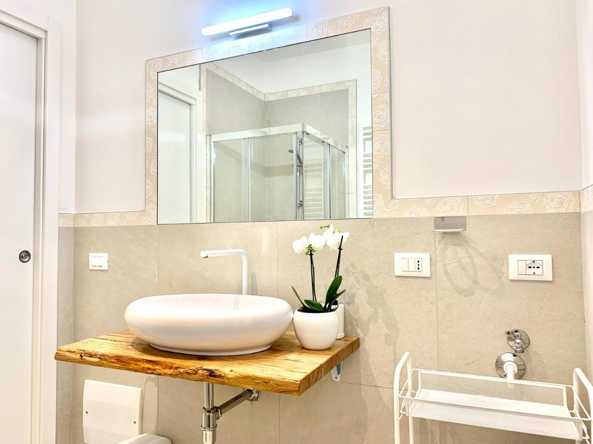 Suite Claudia Sirmione Exterior photo